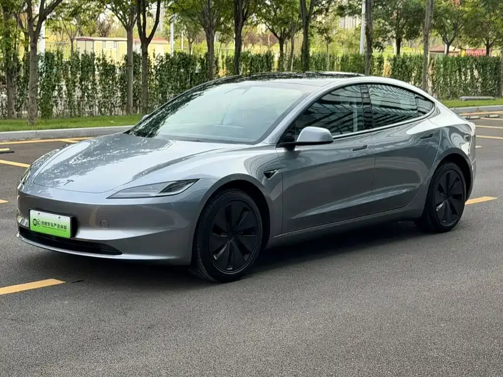 Tesla Model 3 — фото 1