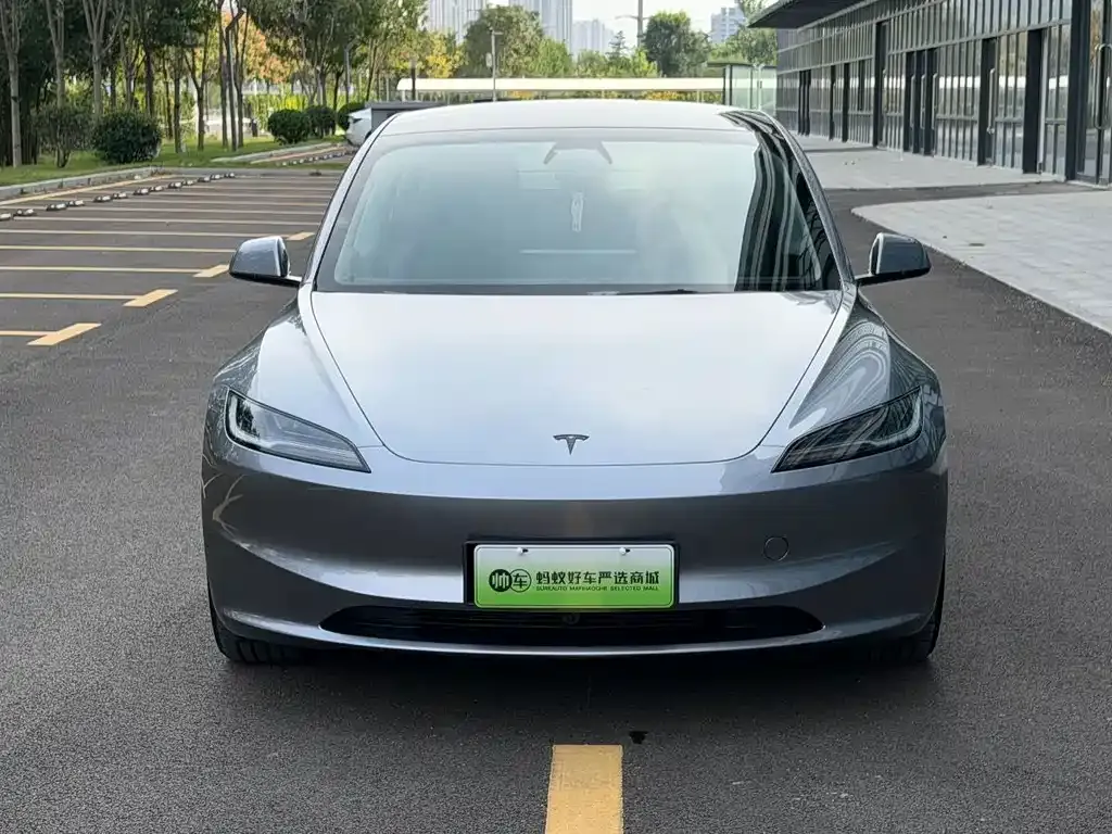 Tesla Model 3 — фото 3