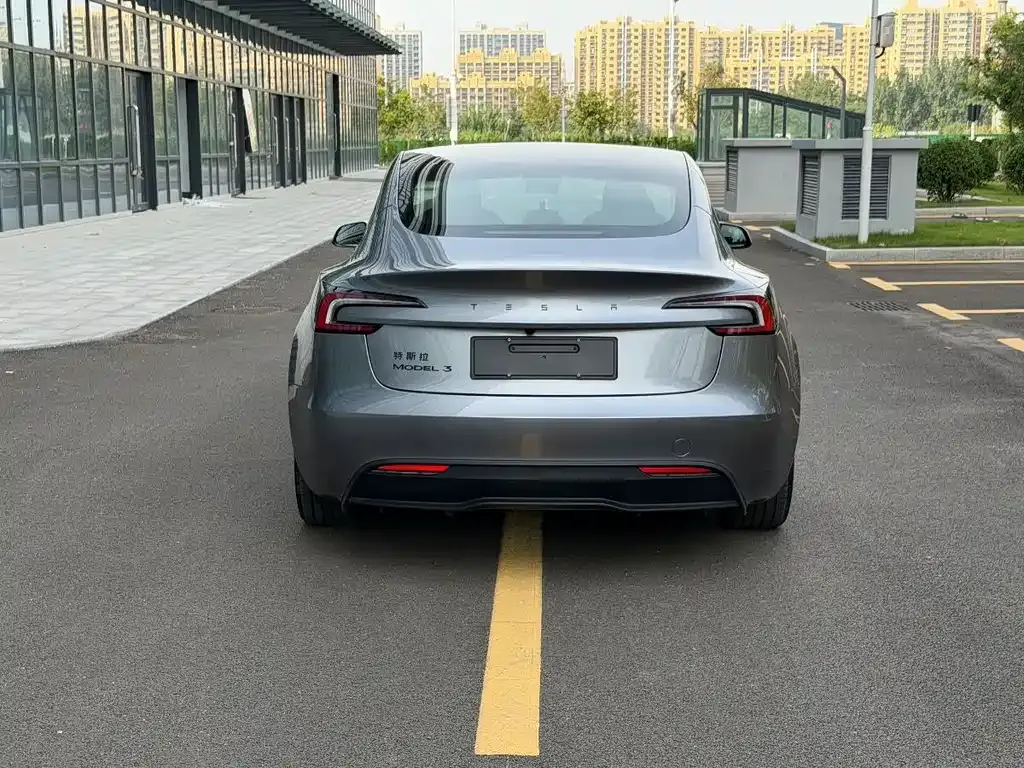 Tesla Model 3 — фото 2