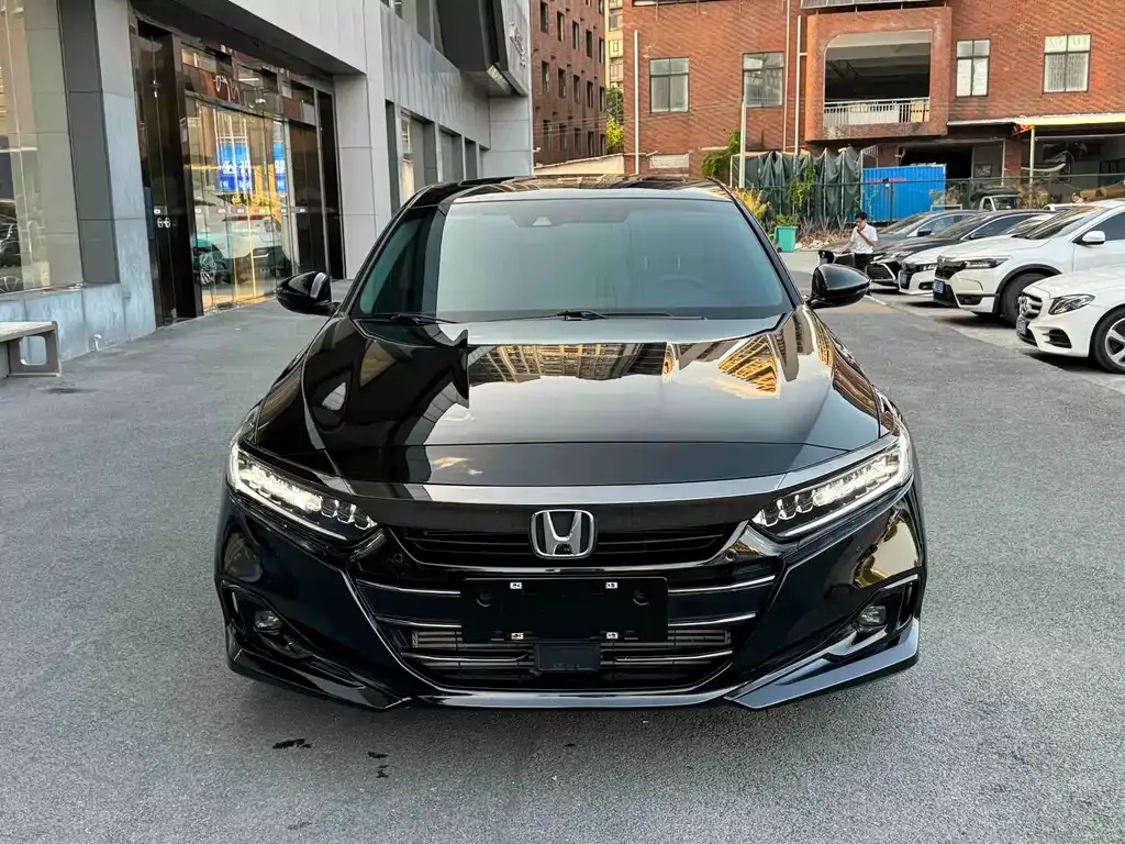 Honda Accord — фото 9