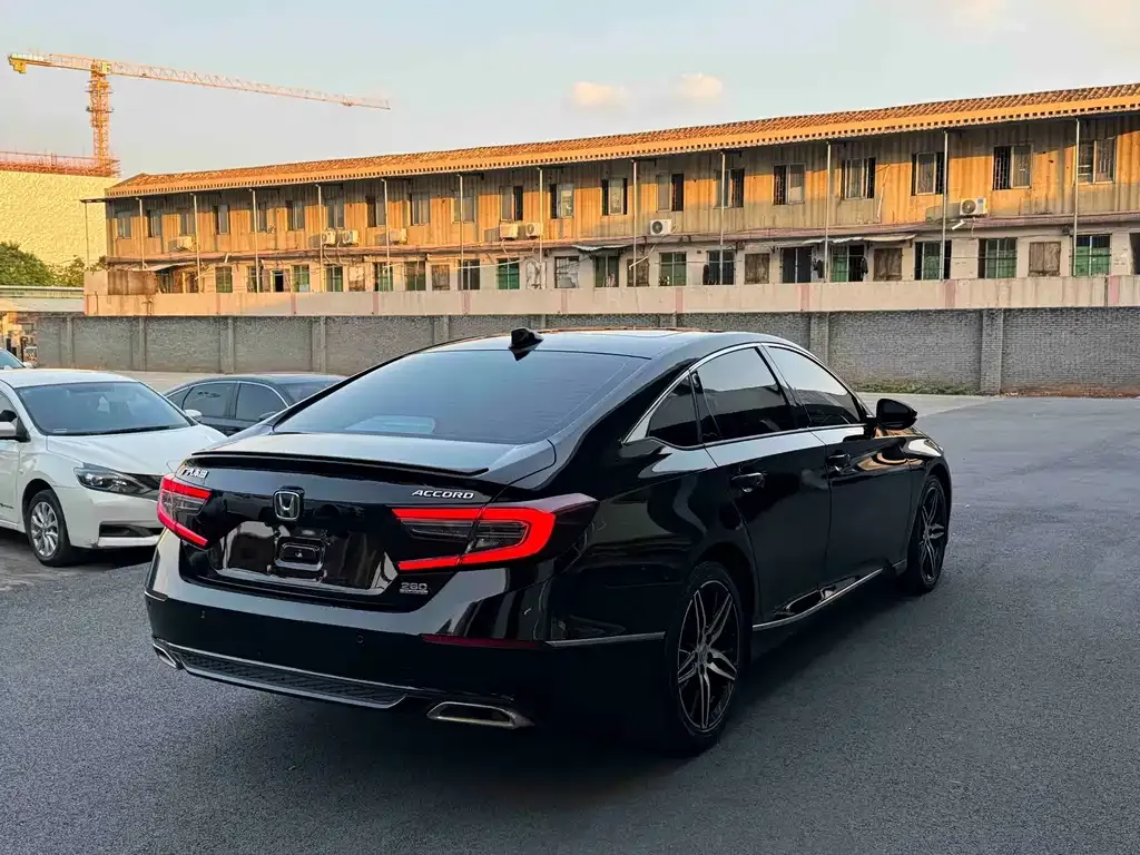 Honda Accord — фото 6