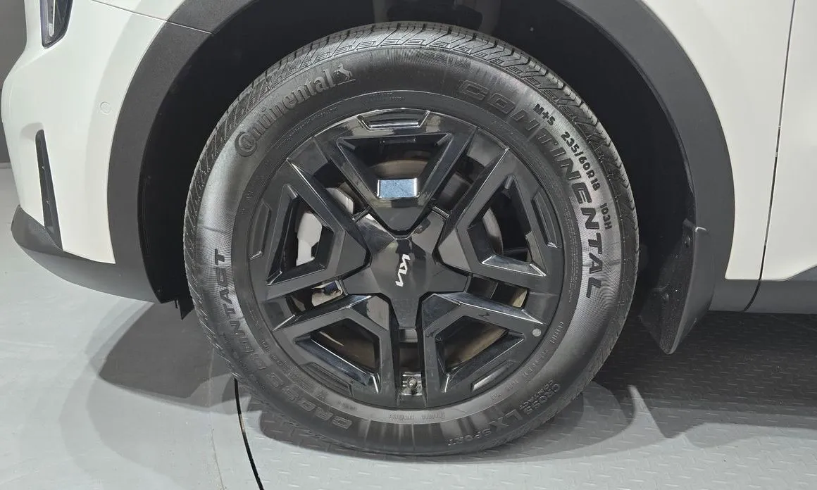Kia Sorento — фото 10