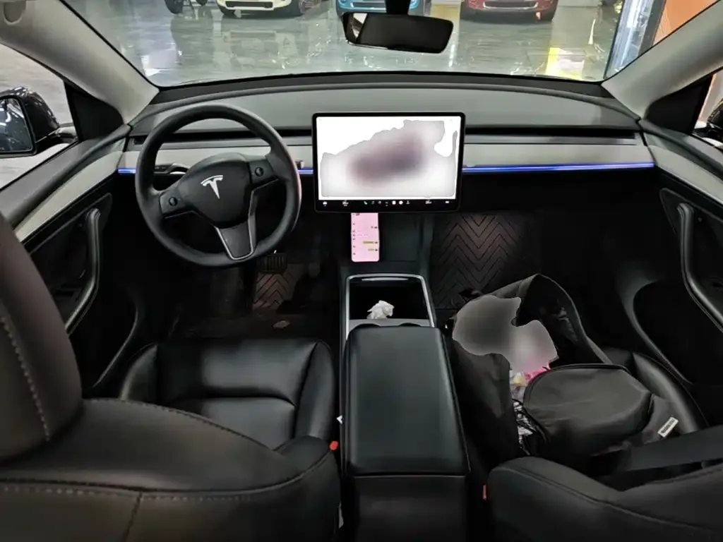 Tesla Model Y — фото 9