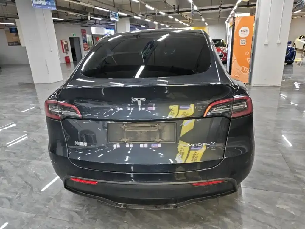 Tesla Model Y — фото 8