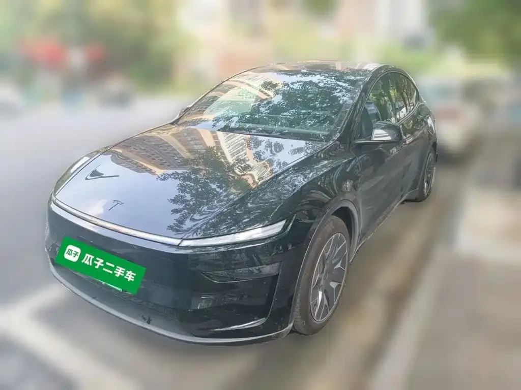 Tesla Model Y L — фото 1