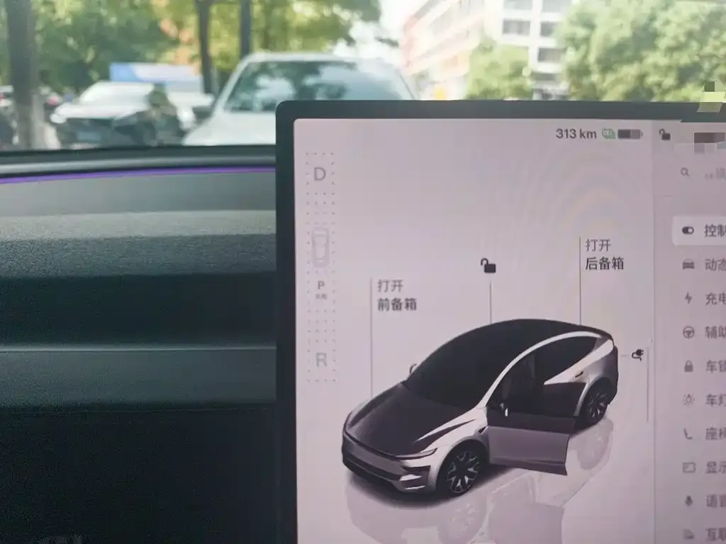 Tesla Model Y L — фото 2