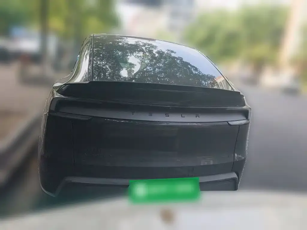 Tesla Model Y L — фото 4