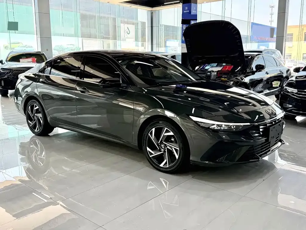 Hyundai Elantra — фото 4