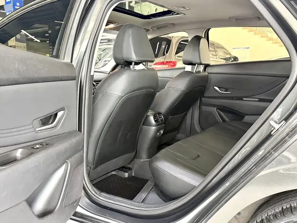 Hyundai Elantra — фото 9