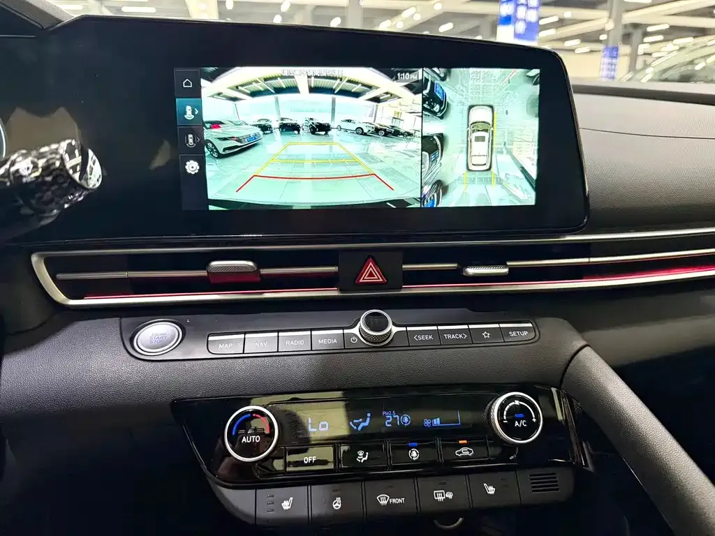 Hyundai Elantra — фото 2