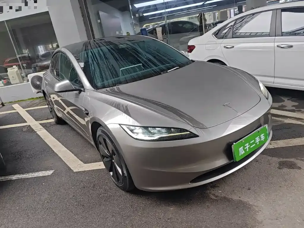Tesla Model 3 — фото 10