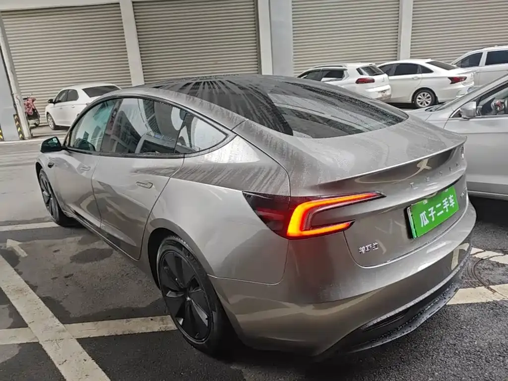 Tesla Model 3 — фото 8
