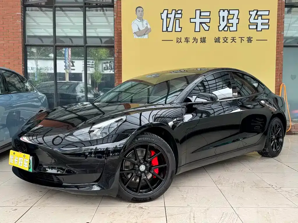 Tesla Model 3 — фото 1