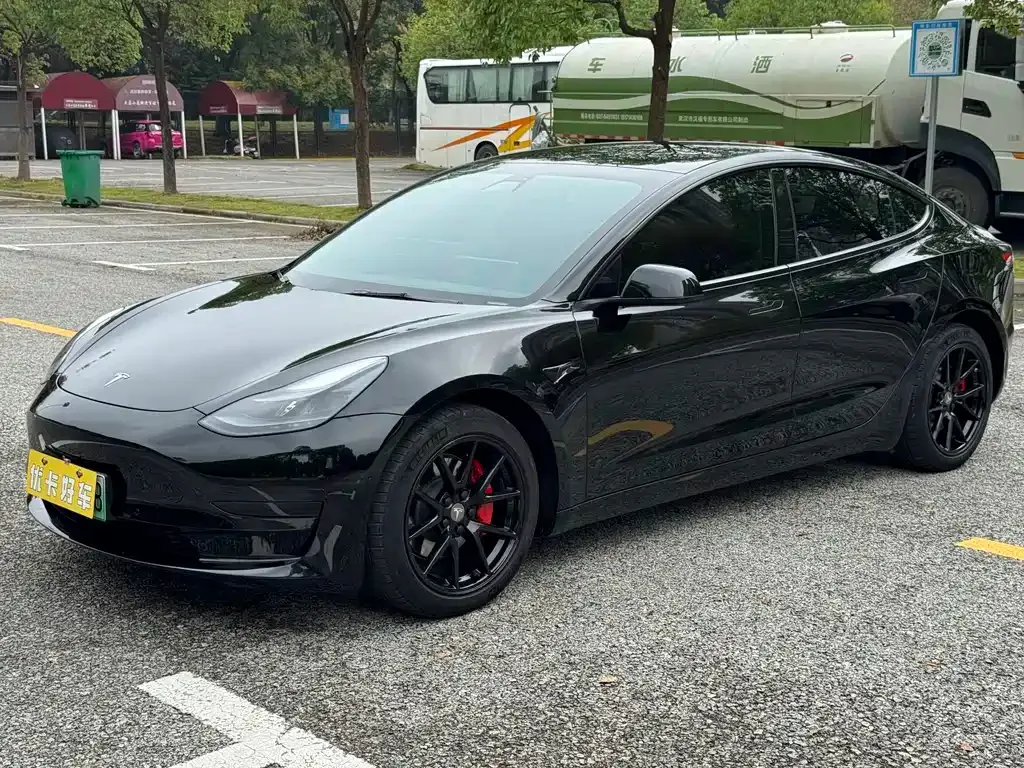 Tesla Model 3 — фото 6
