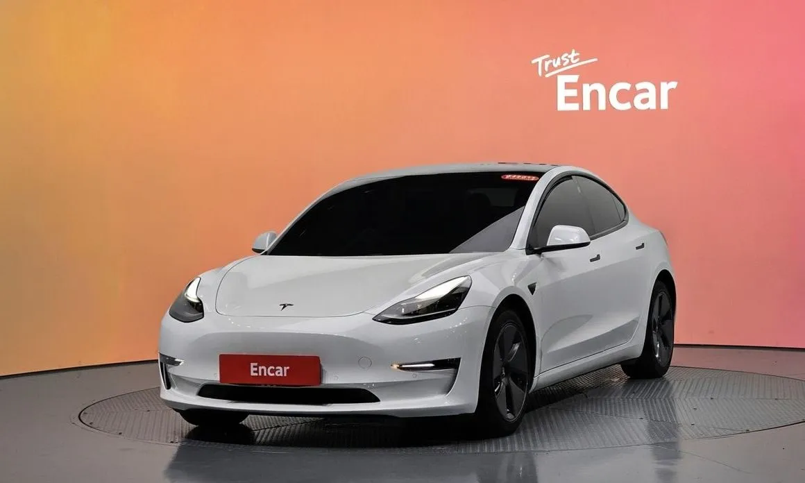 Tesla Model 3 — фото 1