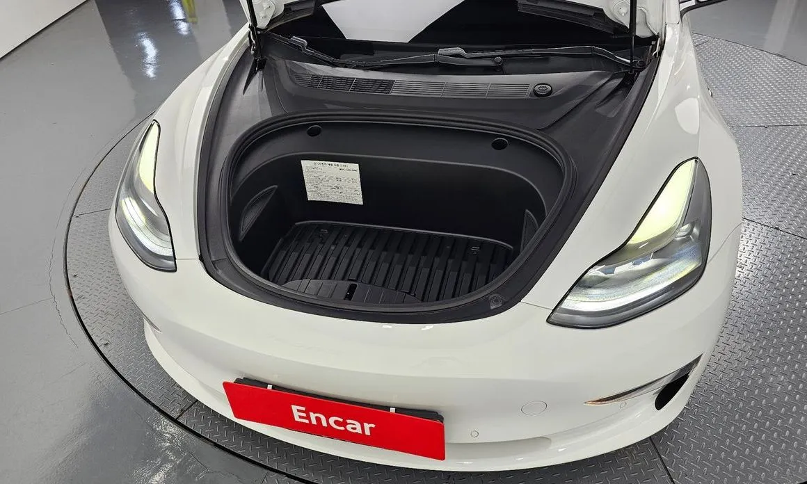 Tesla Model 3 — фото 10