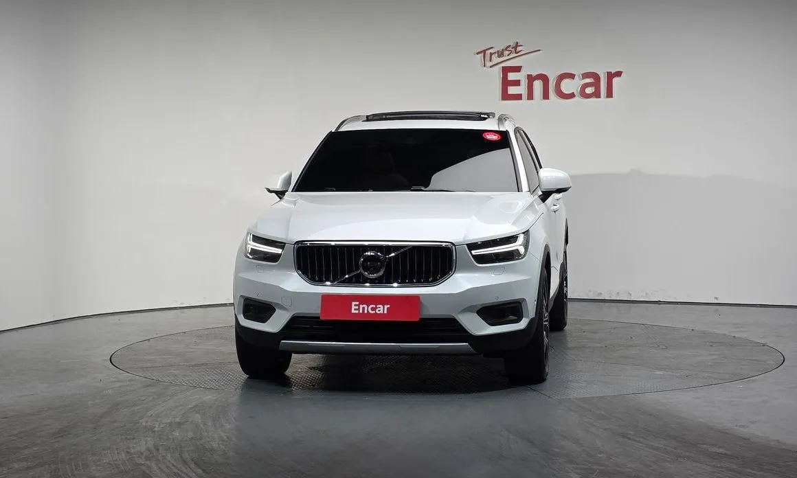 Volvo XC40 — фото 3