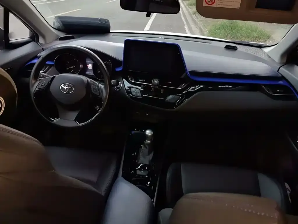 Toyota C-HR — фото 4