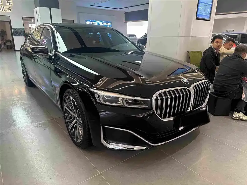 BMW 7 Series — фото 1