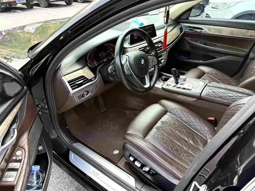 BMW 7 Series — фото 2