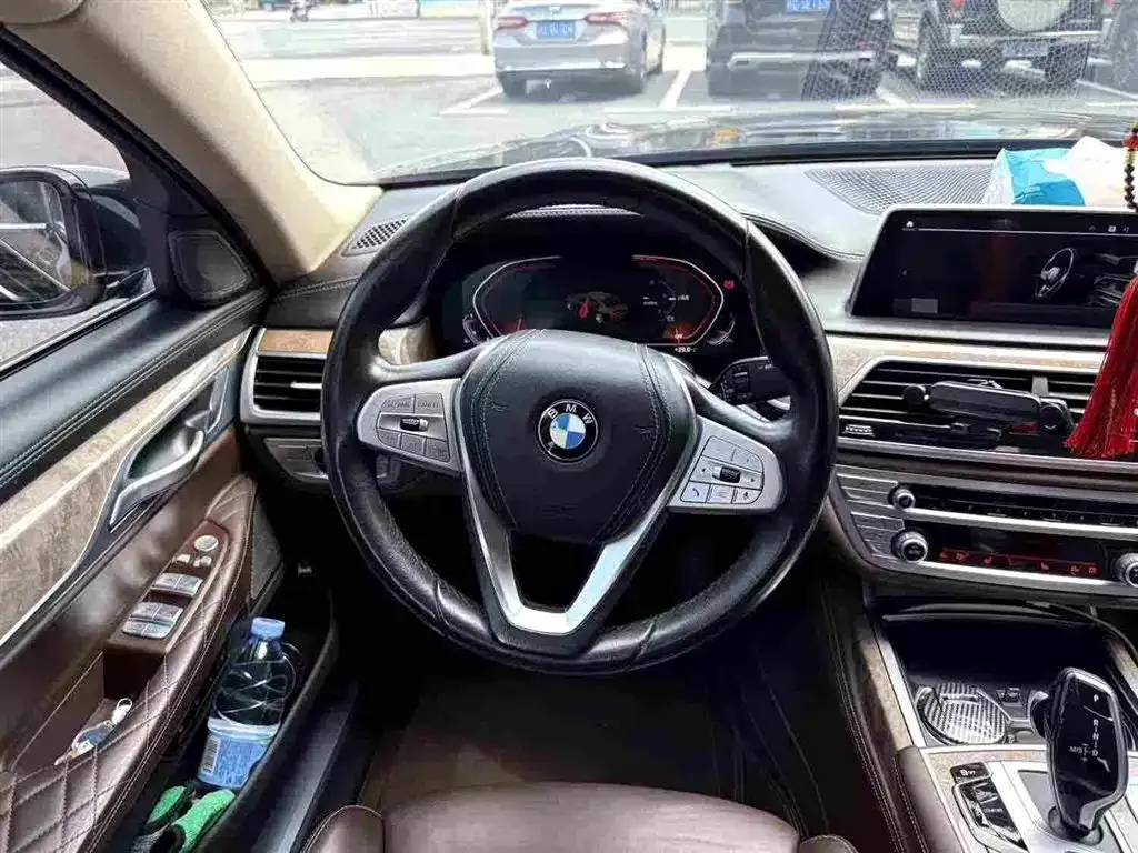 BMW 7 Series — фото 4