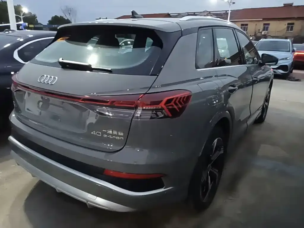 Audi Q4 e-tron — фото 10