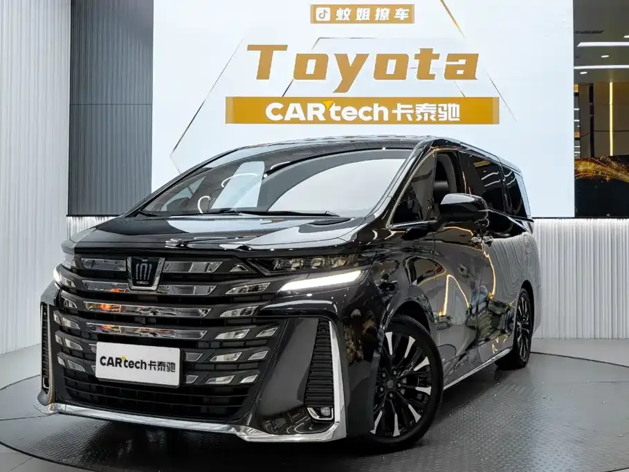 Toyota Vellfire — фото 1