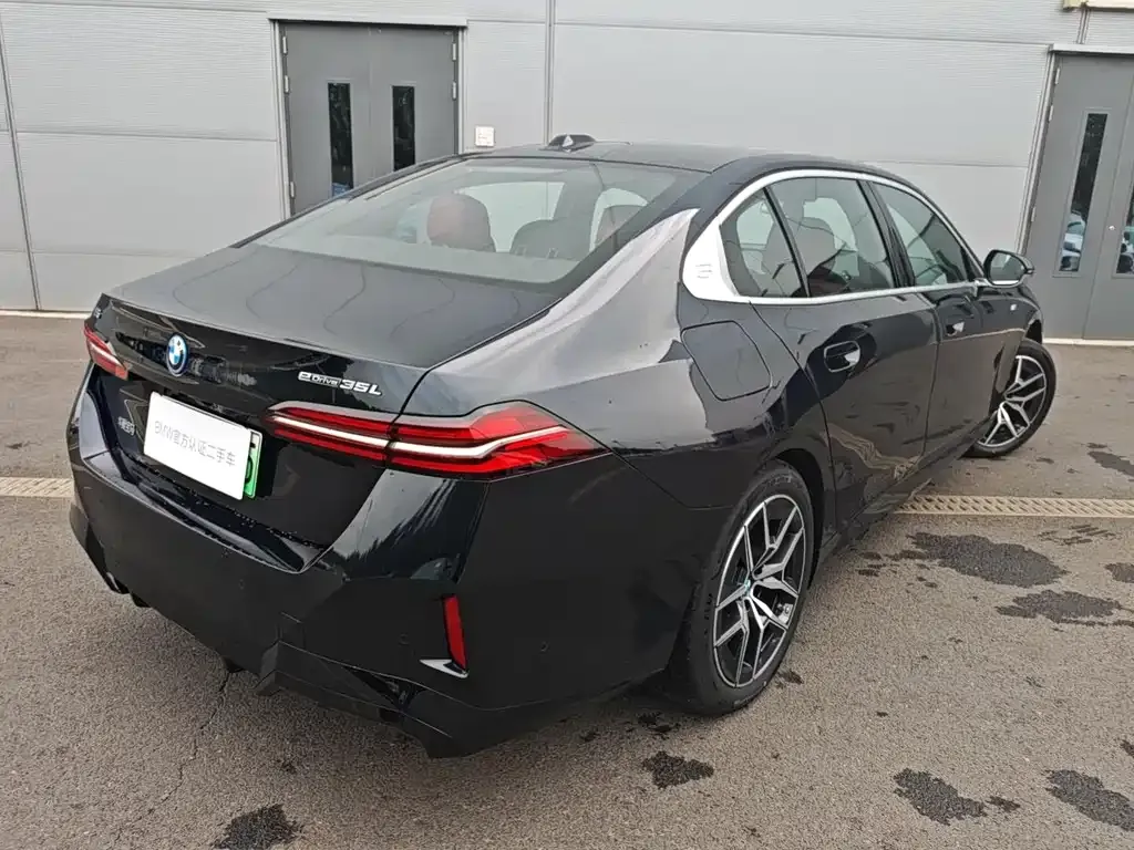 BMW i5 — фото 10