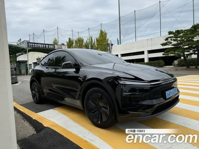Tesla Model Y — фото 1