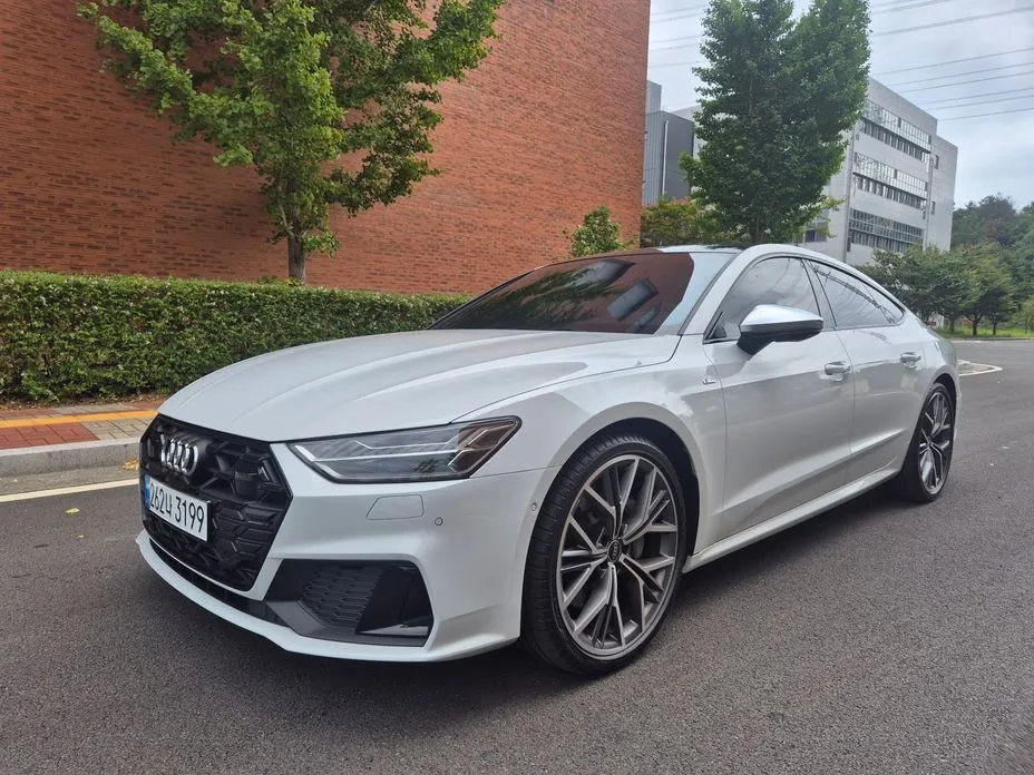 Audi A7 — фото 1