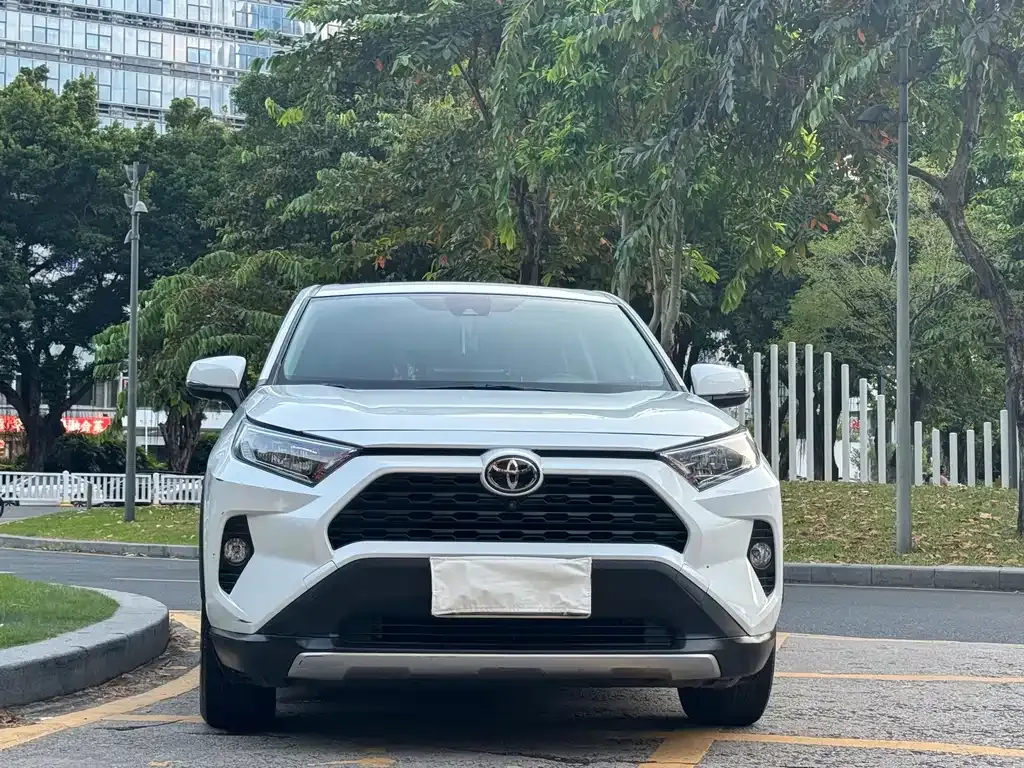 Toyota RAV4 — фото 9