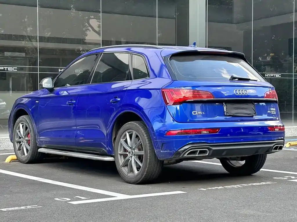 Audi Q5L — фото 9