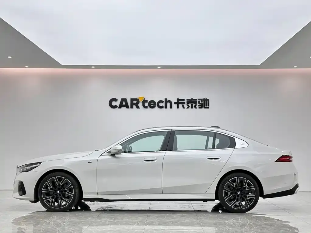 BMW 5 Series — фото 9