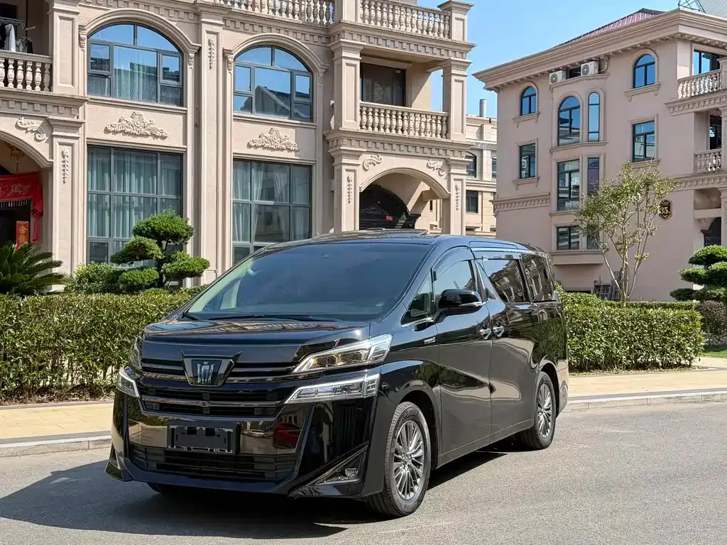Toyota Vellfire — фото 1