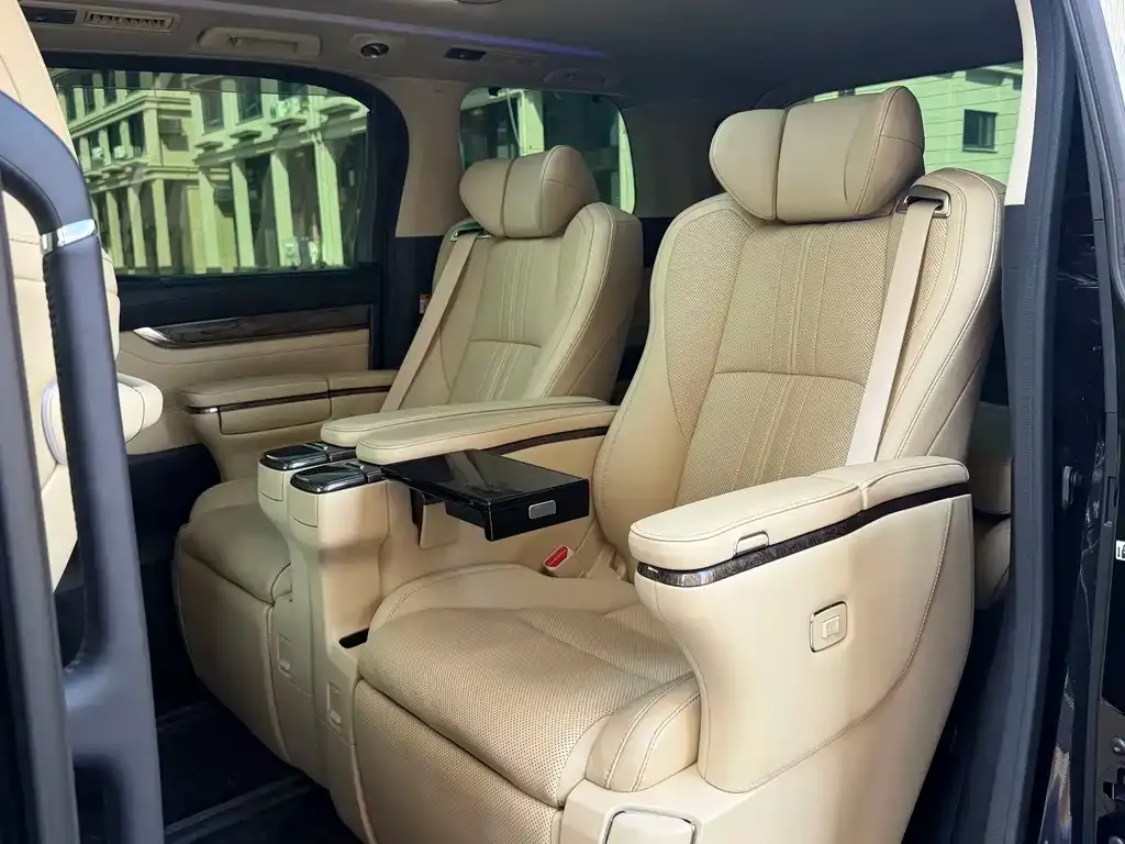 Toyota Vellfire — фото 5