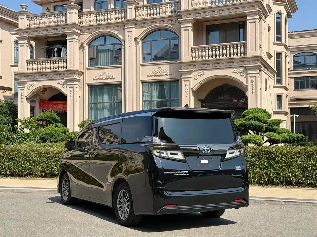 Toyota Vellfire — фото 8