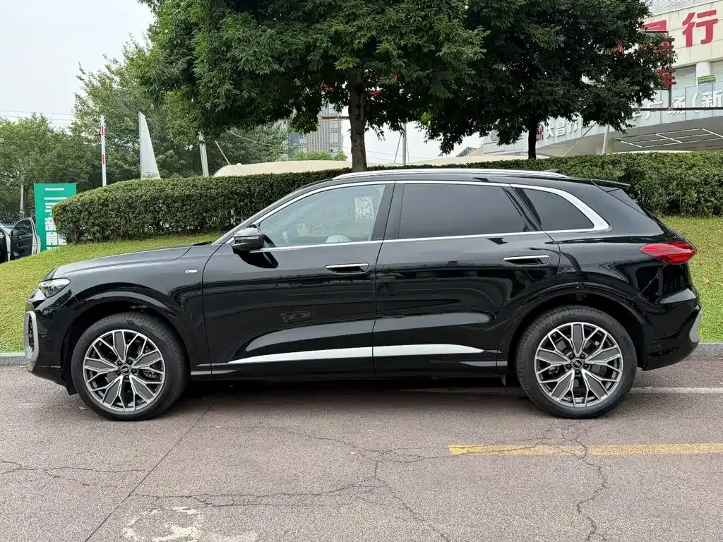 Audi Q5L — фото 10