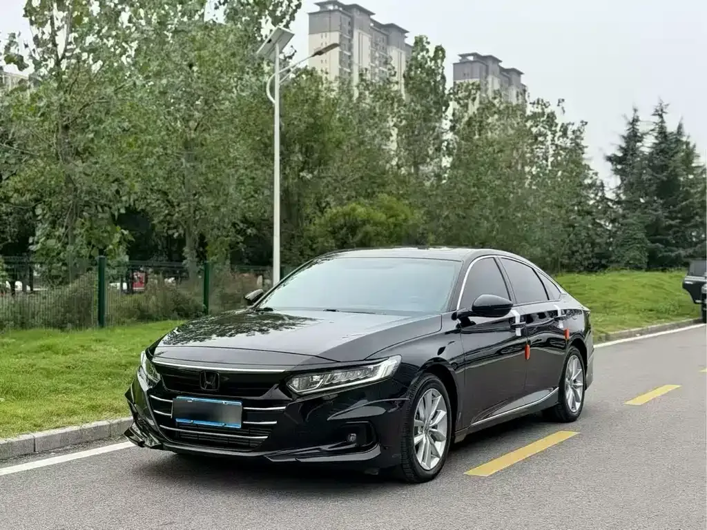 Honda Accord — фото 1