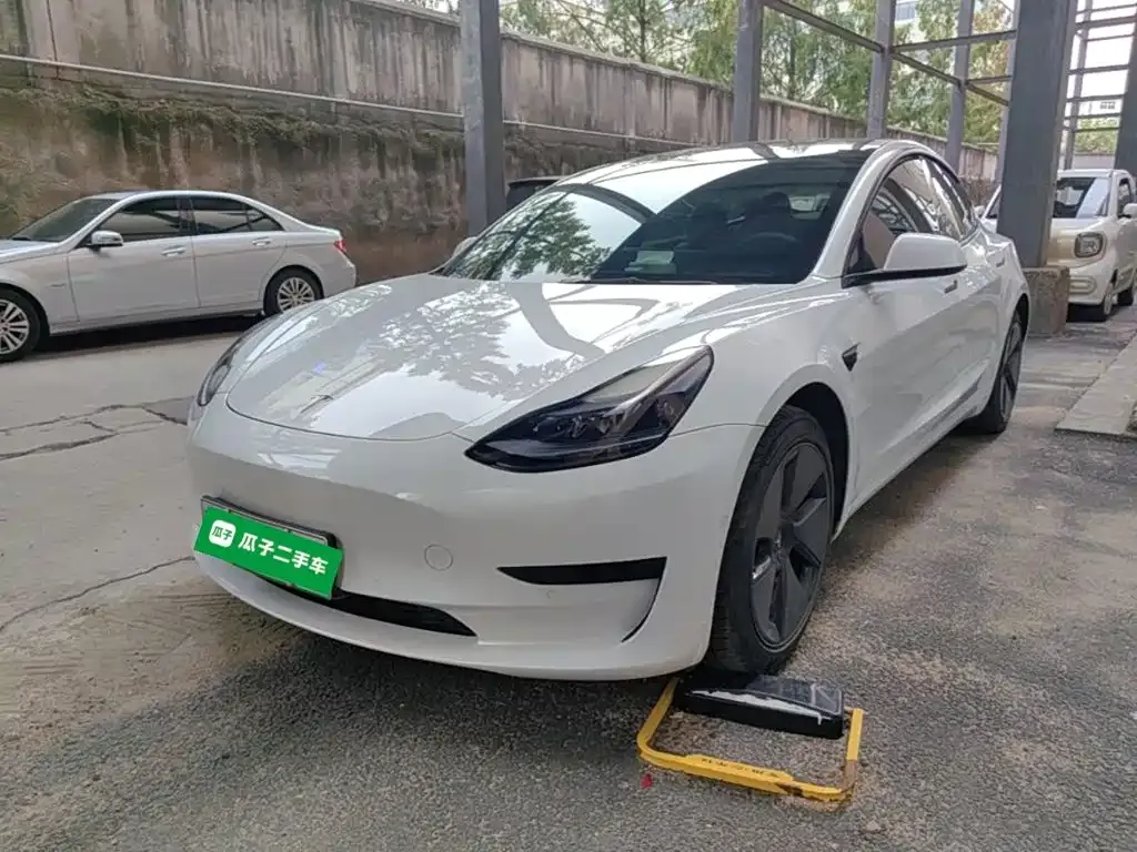 Tesla Model 3 — фото 1
