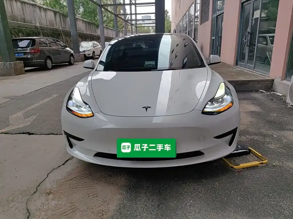 Tesla Model 3 — фото 10
