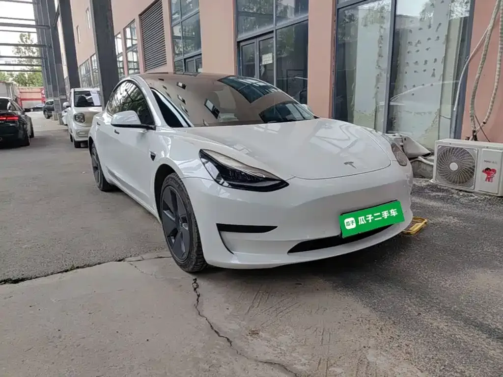 Tesla Model 3 — фото 2