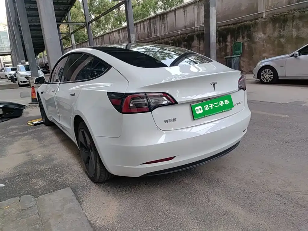 Tesla Model 3 — фото 3
