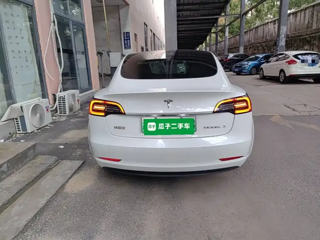 Tesla Model 3 — фото 9