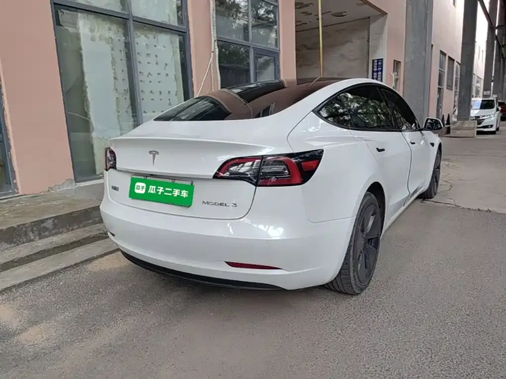 Tesla Model 3 — фото 4