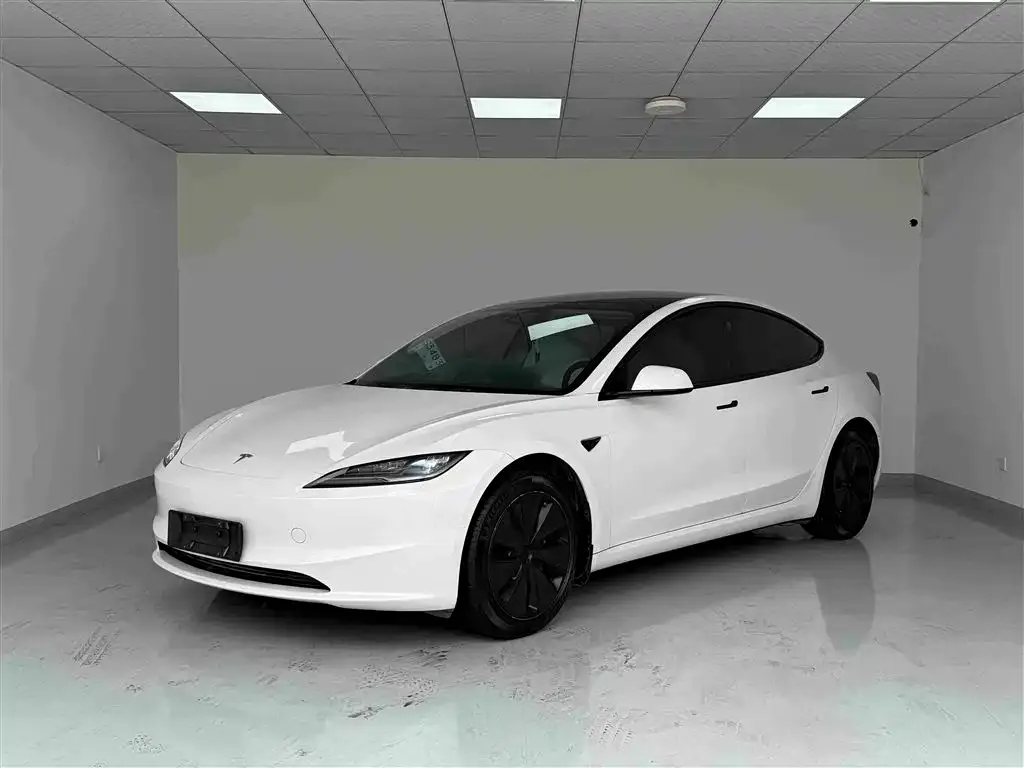 Tesla Model 3 — фото 1