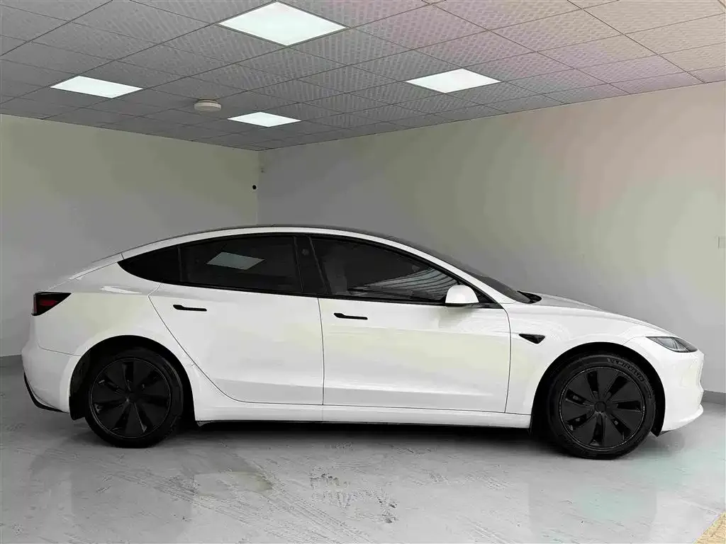 Tesla Model 3 — фото 3