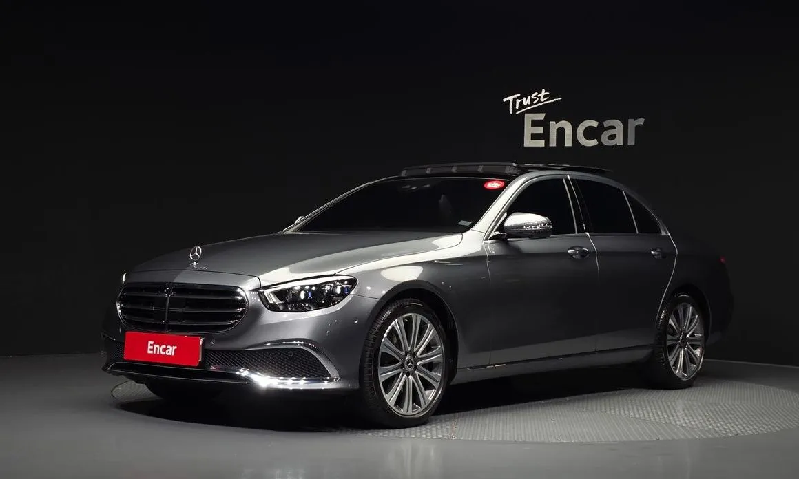 Mercedes-Benz E-Class — фото 1