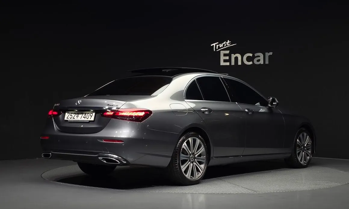 Mercedes-Benz E-Class — фото 2