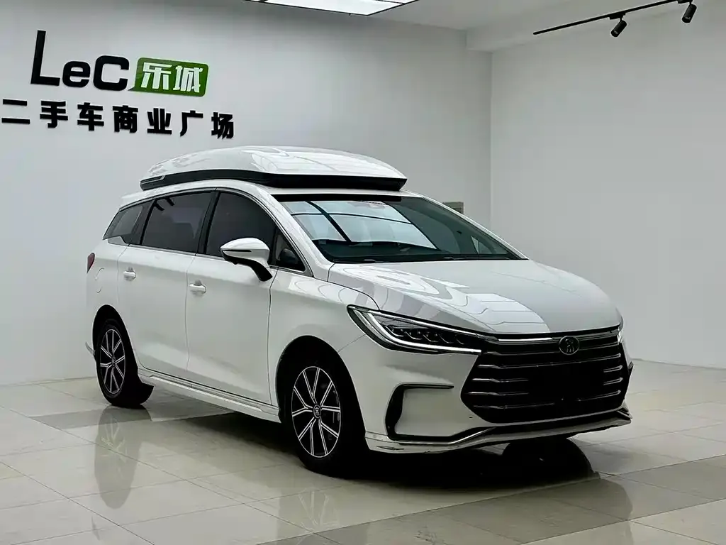 BYD MAX New Energy — фото 10