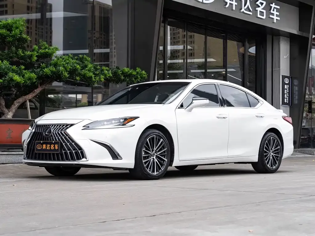 Lexus ES — фото 1